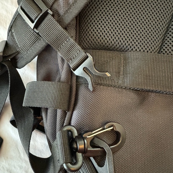 Amazon Basics Carry-On Travel Backpack LIKE NEW!!!!! - Picture 3 of 14